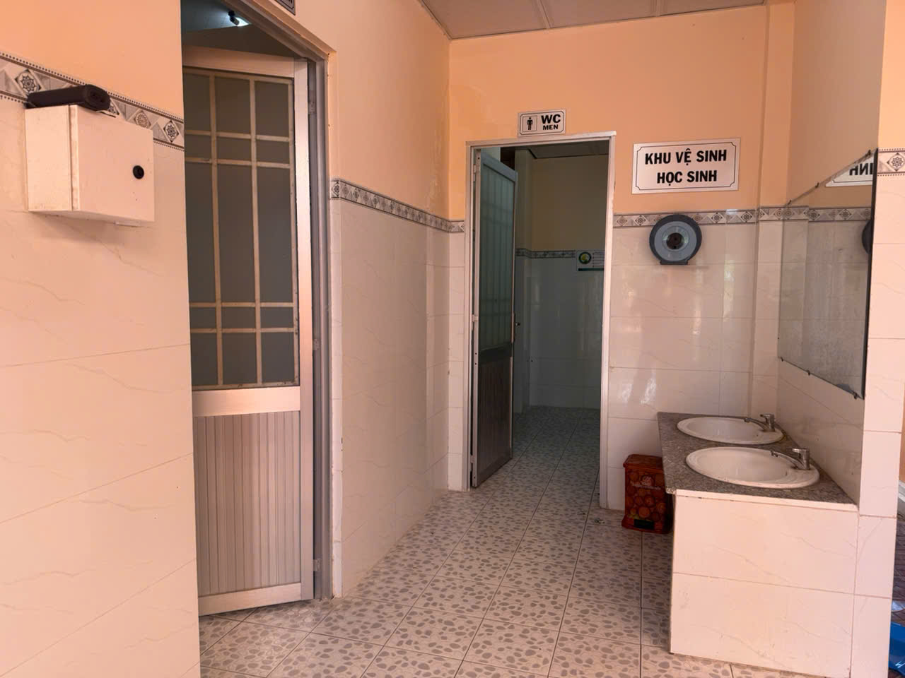 Nhà vệ sinh đạt chuẩn